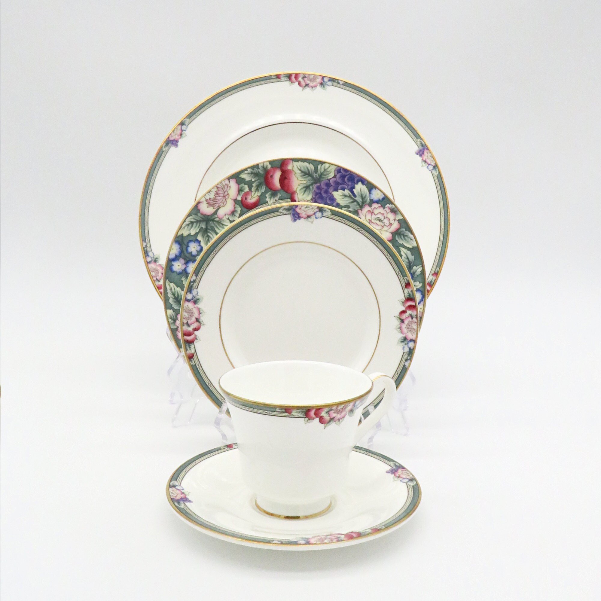 4 Bols Anciens Royal Doulton English Bone China - Motif CARNATION, Très Bon état