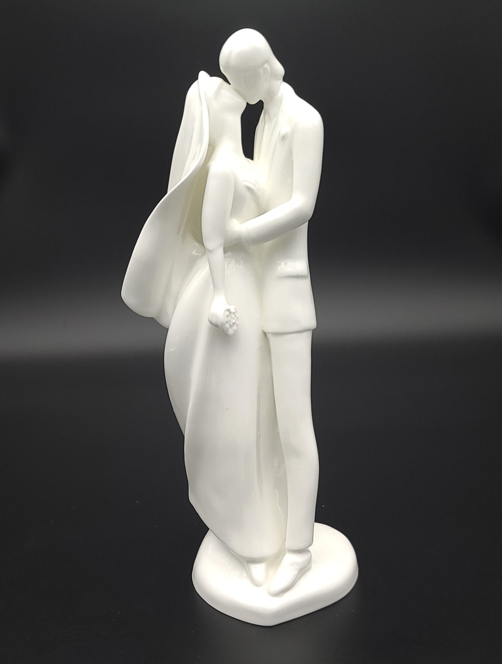 ROYAL DOULTON IMAGES BRIDE AND GROOM WHITE BONE CHINA WEDDING FIGURE CAKE TOPPER ROYAL DOULTON IMAGES BRIDE AND GROOM WHITE BONE CHINA WEDDING FIGURE CAKE TOPPER