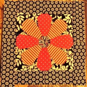 Paper Piecing Daisy Quilt Block Pattern