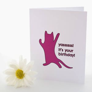 Carte d’anniversaire de chat, « Yasss, c’est votre anniversaire! », Carte de chat mignon, Cadeau d’amoureux de chat, Carte LGBTQ +