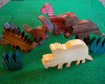 Wood Toy Dinosaurs - Set of 5 Dinos with 2 "Plants"