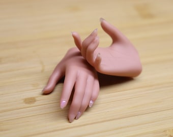 Mãos para manicure personalizada