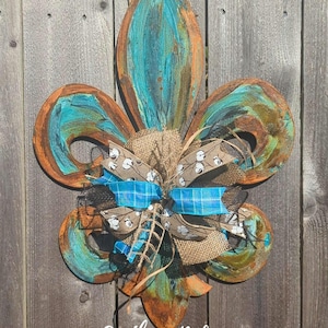 Gepatineerde, verroeste, fleur-de-lis deurhanger