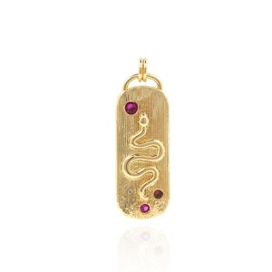 Pode incluir: Colar com pingente de ouro com design de cobra e pedras preciosas rosa.