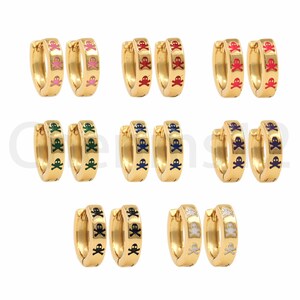 Schedel Logo Emaille Oorbellen, 18K Goud Gevulde Schedel Charme, Emaille Multicolor Logo Oorbellen, Symbool Oorbellen, 13x14x3.5mm