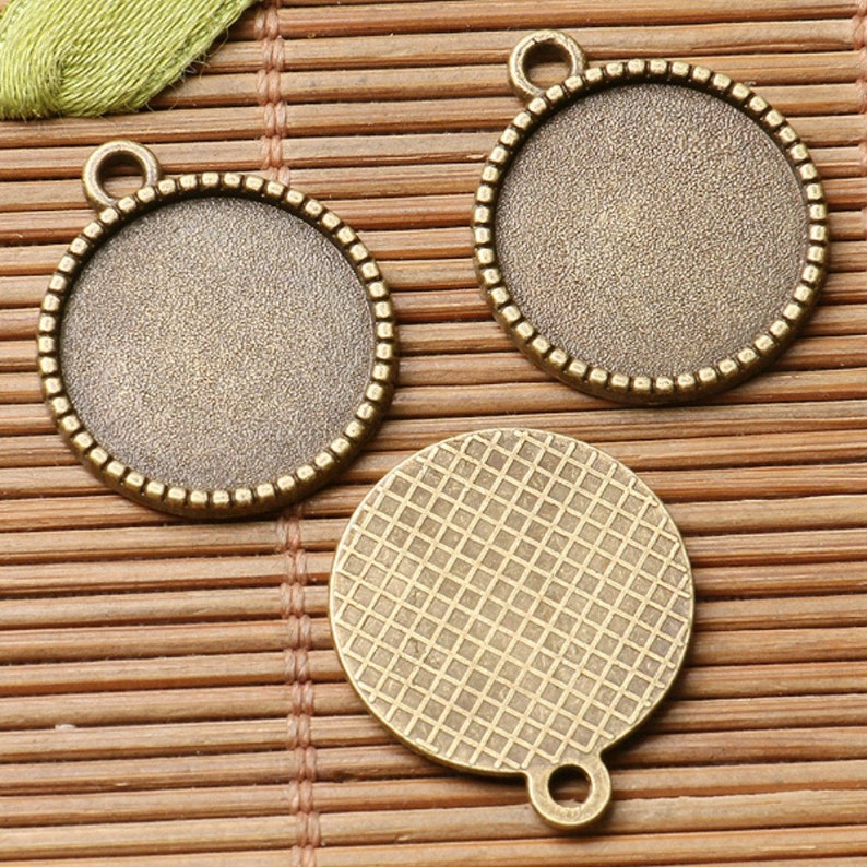 2pcs dark silver color floral rim round shaped cabochon setting in 35mm EF3139