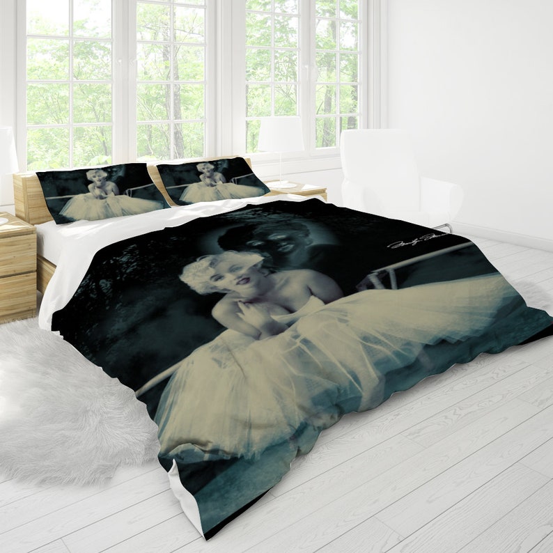 Marilyn Monroe Halloween Hauntingly Beautiful Ghostly Image Bed Set - Duvet COVER and Pillowcases - Full/Queen Size 