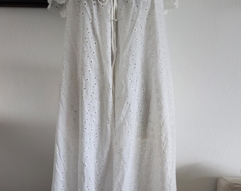 Vintage Lucie Ann Edwardian / French Country Cottage White Eyelet Nightgown Lingerie Robe