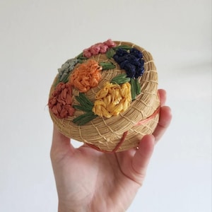 Vintage Woven Straw Raffia Floral Lidded Trinket Basket