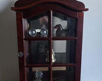 Vintage massief kersenhouten wand curiosa / vitrinekast spiegel achterwand en (3) planken