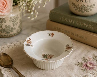 Salero/cuenco pequeño de porcelana blanca con estampado floral, estilo francés vintage.