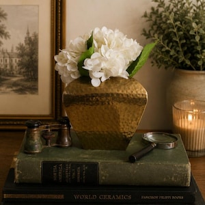 Vintage MCM Mid Century Modern gehamerde massief messing metalen plantenpot/tissuehouder voor binnen.