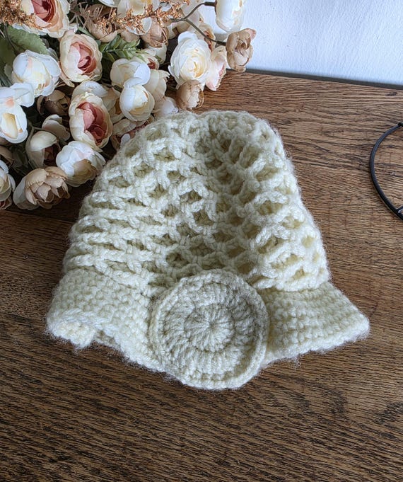VTG Crochet Beanie. Cream. Cream White Skull Cap Sparkle Beanie Winter Hat Handmade  main image 2