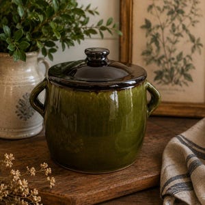 Pentola/fornello/pentola per fagioli in gres smaltato vintage, verde scuro, con coperchio nero.