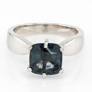 4.85 Grams Gorgeous !!  14K White Gold Unheated 100% Natural Blue Spinel Ring