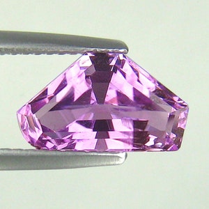 3.20Ct Amazing 100% Natural Vivid Pink Kunzite Gemstone From Afganistan