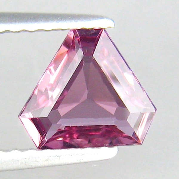 0.97Ct "AIG" Certified ! Unheated 100% Natural Padparadscha Sapphire From Madagascar