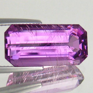 14.42Ct Gorgeous 100% Natural Vivid Pink Kunzite Gemstone From Afghanistan