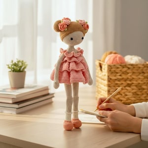 Pu&ograve; includere: Un cartello in legno rustico con la scritta "Welcome to our porch" in lettere bianche. Il cartello presenta una finitura invecchiata e un design semplice e invitante, ideale per l'arredamento esterno.