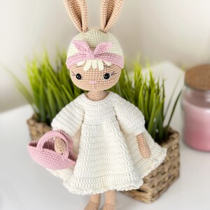 wzór króliczka na szydełku, króliczek amigurumi, króliczek wielkanocny, królik na szydełku, lalka króliczek na szydełku, zabawka króliczka w formacie PDF, króliczek na szydełku w sukience zdjęcie 4