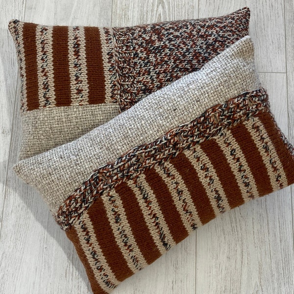 2 Coussins Upcycling en tricot de laine beige et terracotta, coussins de tête Rétro Vintage, lainage chandail pièces uniques Les Cousardes®