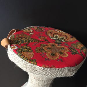 Tam-Tam stool re-dressed Upcycling Registered design Les Cousardes ® red seat stool 70s vintage flowers burlap