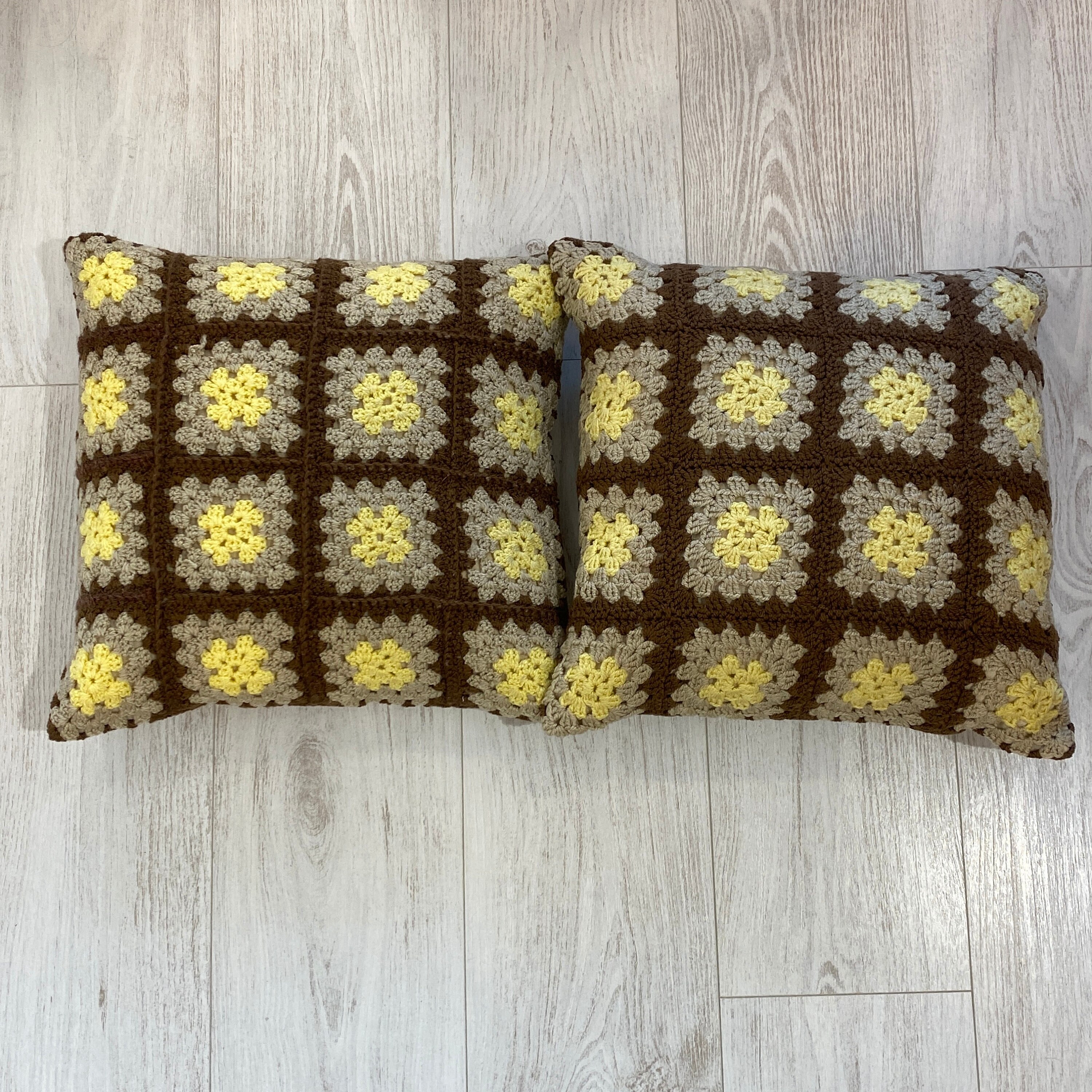 2 Coussins Upcycling Tricot Laine Carrés Granny - Rétro Vintage Lainage Pièces Uniques Les Cousardes