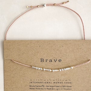 Brave morsecode-armband | Roze koord of andere sterke morsecodearmband | Sneller verzonden | Warrior-armband | Jij bent dapper