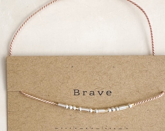 Brazalete de código Morse valiente / Cordón rosa u otro brazalete de código Morse fuerte / Se envía más rápido / Pulsera de guerrero / Eres valiente