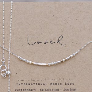 Benutzerdefinierte Silber Kette Morse-Code Halskette Schreibweise geliebt oder jedes Wort. Verstellbar + fertig zum Verschenken in einer Box auf benutzerdefinierter Karte von Rustikheart