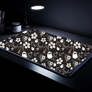 Halloween Desk Mat, Halloween Desk Mat Keyboard Rug Cute Ghost Desk Matt, Mouse Pad XL, Gaming Mat, Desk Pad, Spooky Season Office Decor