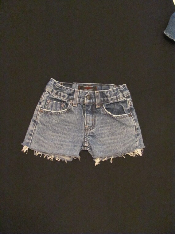 levi blue jean shorts