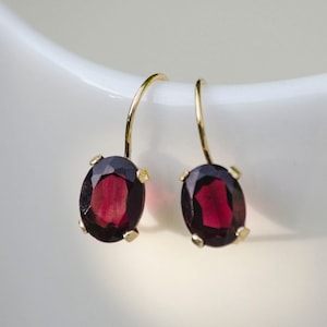 Pendientes de granate de oro de 14K Pendientes colgantes de granate Pendientes de oro de 14K Pendientes de granate natural Pendientes de oro granate Pendientes de granate rojo imagen 1