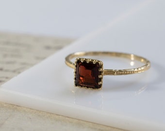 14K Gold Garnet Gemstone Ring, Dainty Ring, Minimalist Ring, Jewelry Handmade, Birthday Gift, Gift For Her,January Birthstone