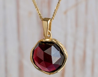 14K Gold Garnet Round Necklace ,January Birthstone, Vintage Jewelry, Garnet Pendant Gold, Garnet Jewelry, Dainty Necklace, Anniversary Gift