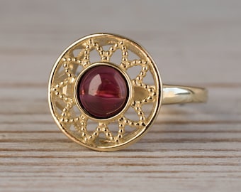 14k Gold Ring, Garnet Ring, Solid Gold Ring, Garnet Jewelry, Statement Ring, Vintage Ring, January Ring, Cocktail Ring, Gemstone Ring