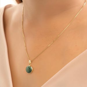 Malachite Pendant Necklace, Round Green Malachite in 14K Gold Settings, Minimalist Gemstone Pendant, Dainty Necklace Gift for Women