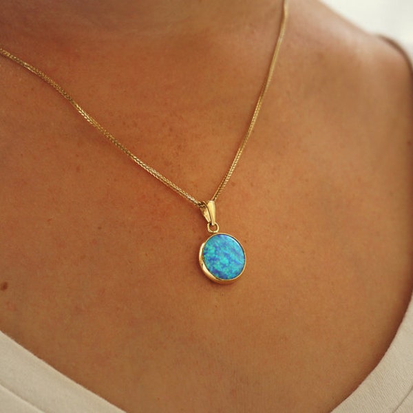 Geelgouden hanger Blue Opal, oktober Birthstone, statement gouden ketting, vriendschapsketting