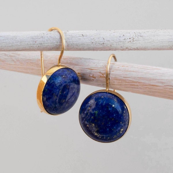 Boucles d'oreilles en lapis lazuli, boucles d'oreilles pendantes en or jaune 14 carats, pierre précieuse bleue de 12 mm. Boucles d'oreilles en pierres précieuses, Bijoux avec pierres de naissance pour femme, Cadeau pour elle,