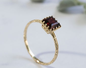 14K Gold Granat Edelstein Ring, zierlicher Ring, minimalistischer Ring, handgefertigter Schmuck, Geburtstagsgeschenk, Geschenk für Sie, Januar Geburtsstein