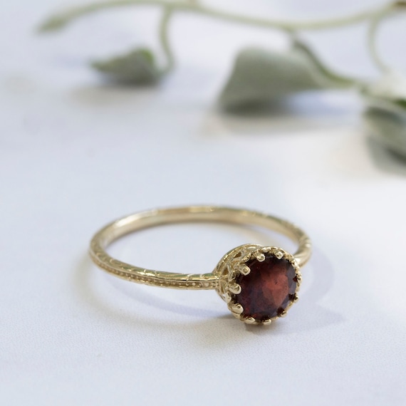 Garnet Engagement Ring, Red Garnet Engagement Ring, January Birthstone, Garnet  Ring, Anniversary Ring, Promise Ring, Garnet and Diamond - Etsy Sweden