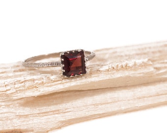 Garnet Ring, 14K White Gold Ring ,Engagement Ring, Handmade Jewelry, Promise Ring, Birthstone jewelry, Birthday Gift, Garnet Boho Ring