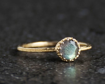 Labradorite Ring, Solid Gold Gemstone Ring, 14K Solitaire Ring, Gray Round Ring, Solitaire Gemstone Ring, Dainty Gemstone Ring, Fine Jewelry