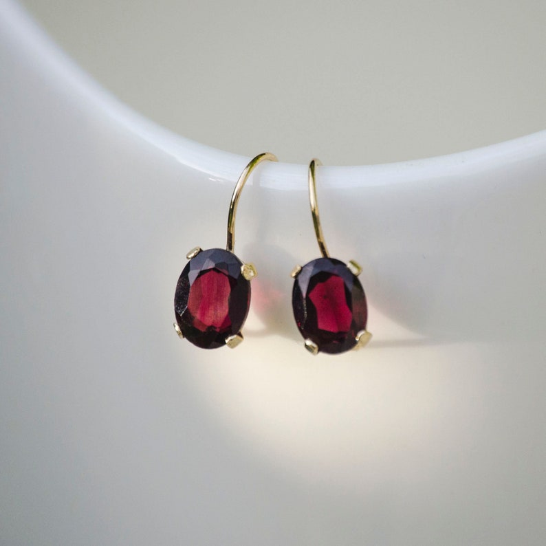 Pendientes de granate de oro de 14K Pendientes colgantes de granate Pendientes de oro de 14K Pendientes de granate natural Pendientes de oro granate Pendientes de granate rojo imagen 1