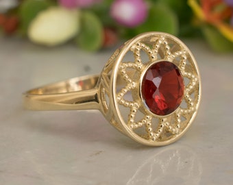 Garnet Ring, 14k Gold Ring, Garnet Jewelry, Solid Gold Ring, Statement Ring, Vintage Ring, January Ring, Cocktail Ring, Gemstone Ring