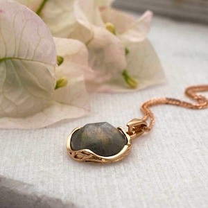 14K Rose Gold Labradorite Pendant - Vintage Necklace - Dainty Necklace - Gemstone Necklace - 14K Rose Gold Pendant - Beautiful Round