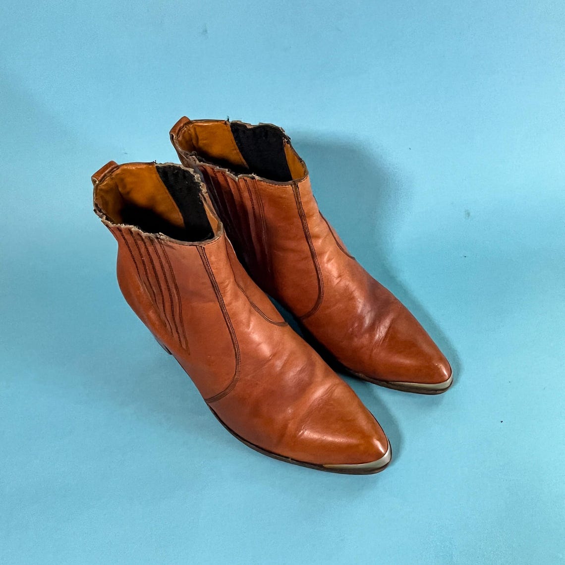 Vintage Brown Cowboy Boots / Leather Boots with Gold Metal Toe Decoration / Classic Western Festive Spanish / Size EU 42 / UK W 8 / US W 10, foto 3 di 5