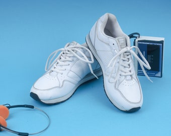 ヴィンテージ FILA ホワイト スニーカー / 90 年代のクラシック ランニング シューズ / シンプル デザイン トレーナー / 90 年代グランジ / サイズ EU 38.5 / UK M 6 / US M 6.5