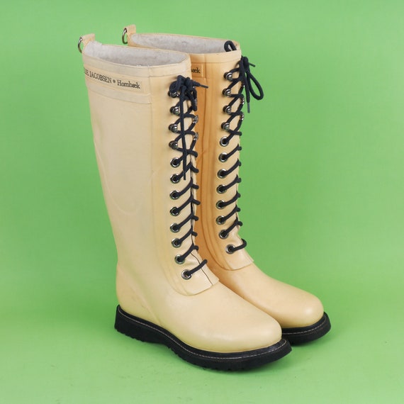 Green rubber boots top with yellow laces