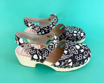 Vintage Medical Print Clogs / Swedish Vårdväskan Platform Shoes / 90s Nurse Style Wooden Heels / Black & White Icons / Size EU 39 / US 8.5